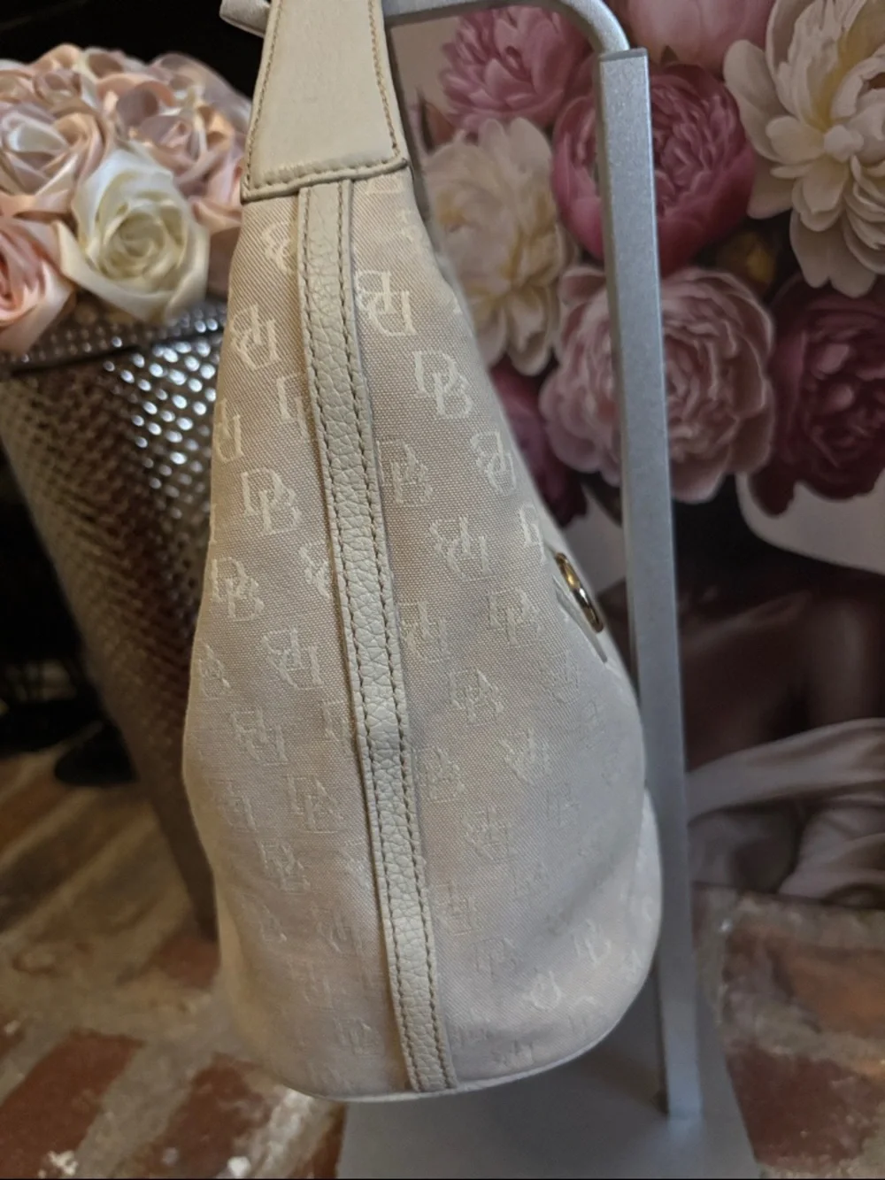 Dooney & Bourke - Picture 6 of 10